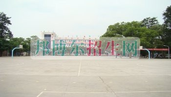 瀘縣建筑職業(yè)中專學校2016年報名條件、招生對象