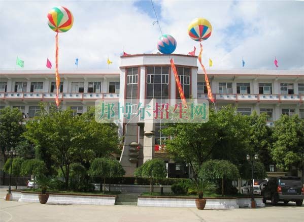 畢節(jié)地區(qū)財(cái)貿(mào)學(xué)校2016年報(bào)名條件、招生對(duì)象