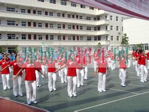 中等?？剖侵袑? width=