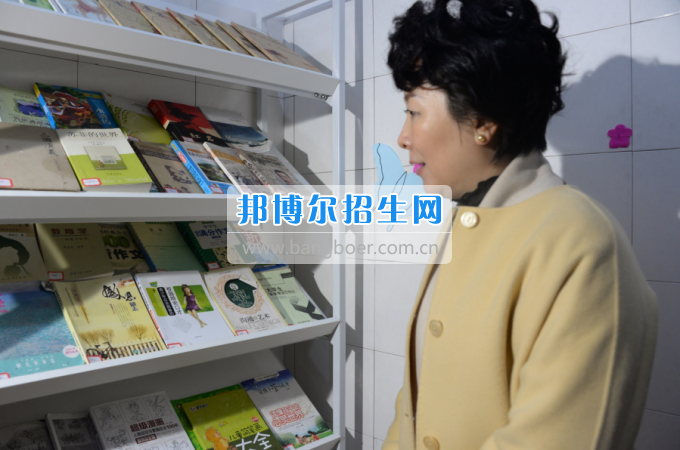 市委常委、宣傳部長(zhǎng)潘梅到川南幼兒師范高等專科學(xué)校調(diào)研思想政治工作
