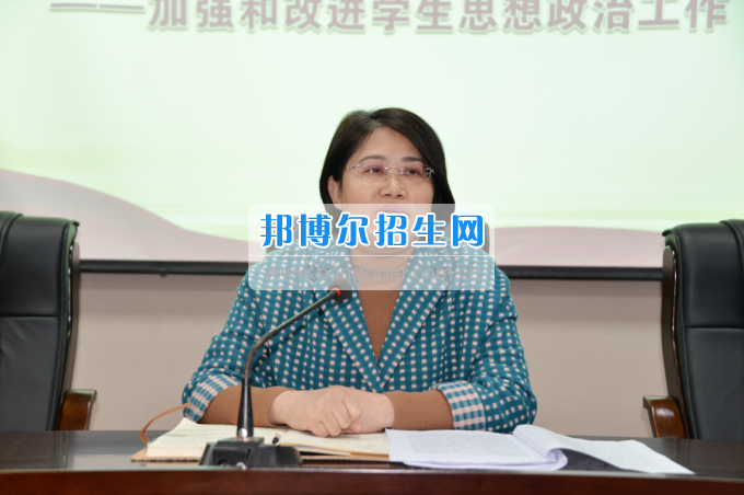 川南幼兒師范高等專科學(xué)校召開(kāi)輔導(dǎo)員班主任工作例會(huì)加強(qiáng)和改進(jìn)學(xué)生思想政治工作