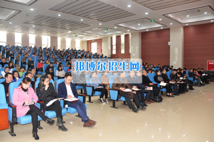 川南幼兒師范高等?？茖W(xué)校作“互聯(lián)網(wǎng)+教育”專題報(bào)告