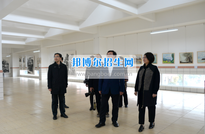 川南幼兒師范高等?？茖W(xué)校作“互聯(lián)網(wǎng)+教育”專題報(bào)告