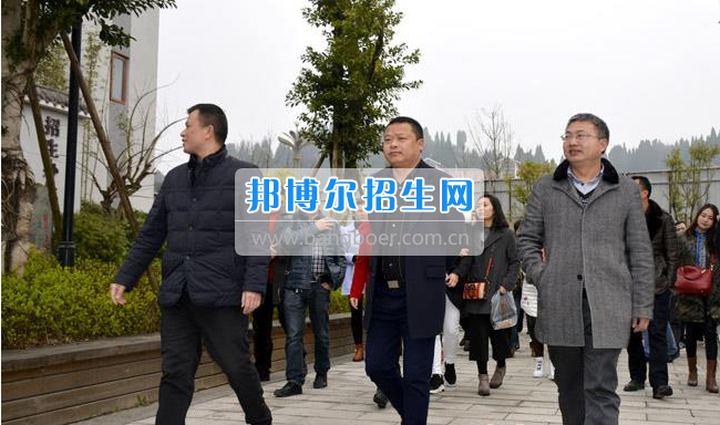 南充市建華職業(yè)中學(xué)開展“請進(jìn)來，走出去”校際交流活動