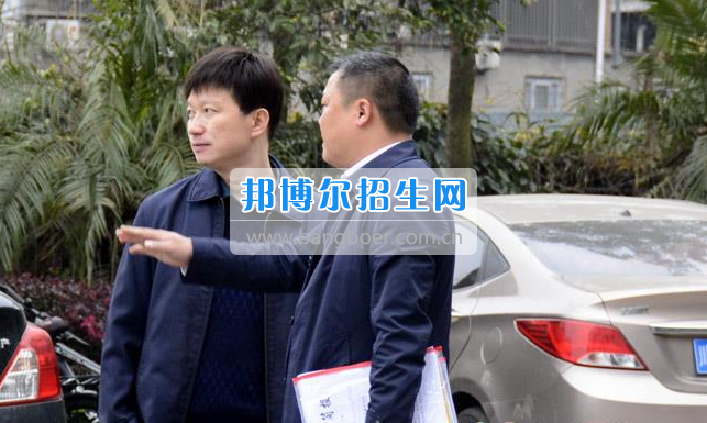 區(qū)委常委、宣傳部長(zhǎng)邱躍峰一行視察南充市建華職業(yè)中學(xué)