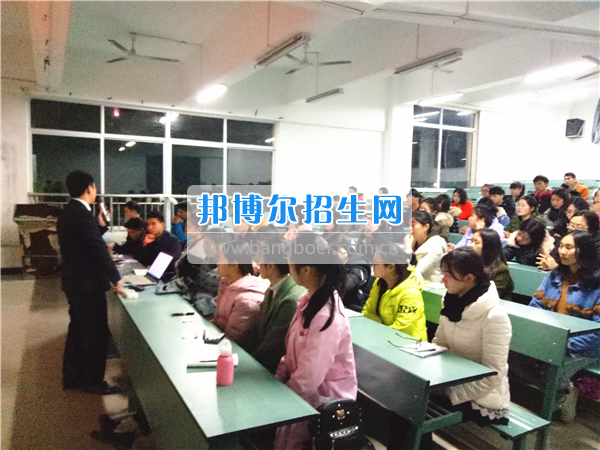 成都希望幼師學校教學事務(wù)部召開第一次學習委員交流會
