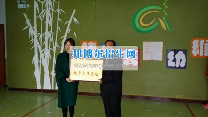 南充師范學(xué)校蔡禮儒校長赴高坪、嘉陵參加實習(xí)就業(yè)基地掛牌并看望實習(xí)生