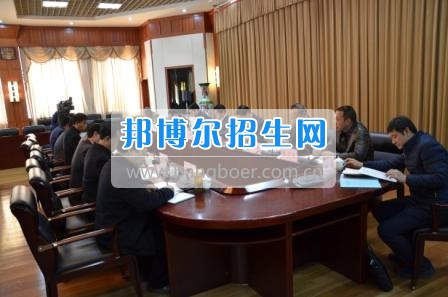 州委、州政府主要領導調研大理衛(wèi)校整體搬遷建設工作  2月10日下午，州委書記陳堅和州委副書記、州長楊健等領導蒞臨大理衛(wèi)校(大理護理職業(yè)學院)海東新校區(qū)，對學校整體搬遷項目建設情況進行實地調研，并在龍山國際會議中心主持召開推進大理衛(wèi)校(大理護理職業(yè)學院)整體搬遷建設專題會議。楊泓濤校長代表學校匯報了學校的工作情況，海開委、州衛(wèi)計委、州教育局、州財政局、州發(fā)改委、州委編辦、州人社局、州審計局等部門領導對大理衛(wèi)校(大理護理職業(yè)學院)整體搬遷建設情況進行了匯報說明。   會上,陳堅書記強調,各主管部門要站在促進全州教育、衛(wèi)生事業(yè)發(fā)展的高度，加強協(xié)調聯(lián)動,幫助解決大理衛(wèi)校整體搬遷工作推進上的瓶頸問題,以高標準、嚴要求組織驗收和掃尾工作，保證施工安全、建筑安全及搬遷后的校園安全。楊健州長重申了實現(xiàn)整體搬遷的意義，并要求學校要在升格組建大理護理職業(yè)學院的同時，保留大理衛(wèi)校的牌子和教學優(yōu)勢，不斷提高辦學質量，擴大辦學規(guī)模，為全州衛(wèi)生事業(yè)發(fā)展輸送更多優(yōu)質人才。   此次調研和座談會充分體現(xiàn)了州委、州政府對于學校整體搬遷建設的高度重視，也為學校發(fā)展指明了方向。學校領導對州委、州政府長期以來對學校的關心和支持致以衷心的感謝，并表示將按照會議的相關要求，抓實各項搬遷準備工作，確保按時完成搬遷辦學。多措并舉做好資金籌措和師資隊伍建設，齊心協(xié)力將大理衛(wèi)校(大理護理職業(yè)學院)打造成為一所具有特色的一流高等護理職業(yè)院校。