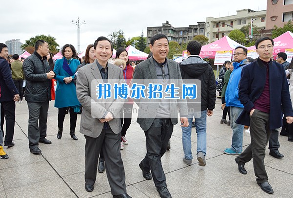 內(nèi)江師范學(xué)院舉辦2017年師范類學(xué)生春季就業(yè)實(shí)習(xí)專場雙選會