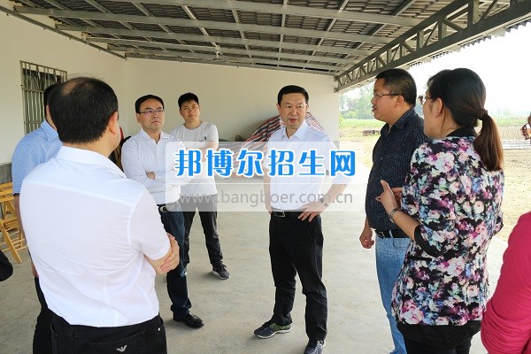 2017年成都農(nóng)業(yè)科技職業(yè)學(xué)院召開(kāi)“校地合作、共建園區(qū)”專(zhuān)題會(huì)