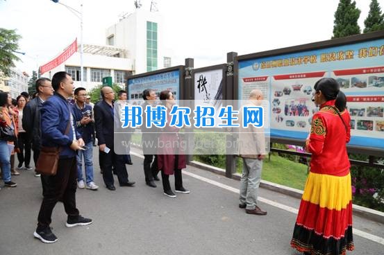 涼山州高級職業(yè)技術(shù)學校接待州級機關和單位參觀指導院校