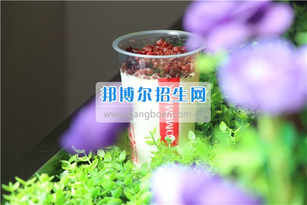 成都希望航空職業(yè)學(xué)校美味冷飲大曝光！據(jù)說，正數(shù)第三的是同學(xué)們最喜愛的冷飲！