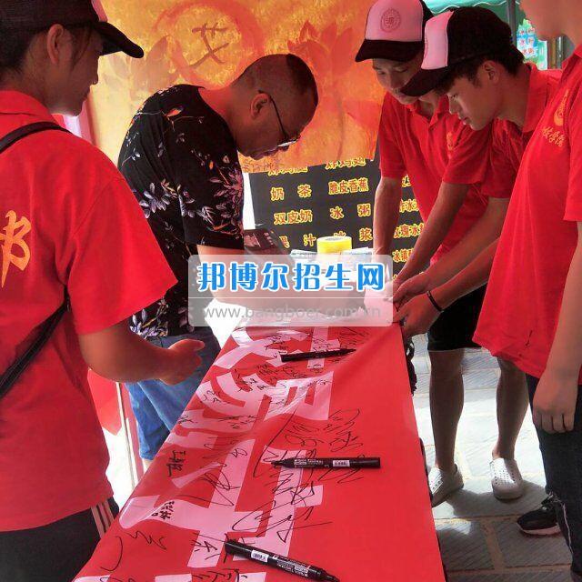 貴州大學(xué)科技學(xué)院暑期社會實踐服務(wù)團好花紅分隊深入九門村、金田村、好花紅村開展禁毒防艾宣傳