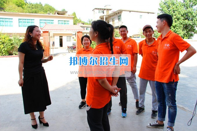 貴州師范大學求是學院領(lǐng)導攜專家一行看望慰問學院赴德江暑期“三下鄉(xiāng)”服務隊