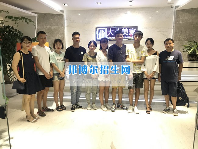 四川城市職業(yè)學院藝術(shù)設(shè)計學院教師走訪看望實習生