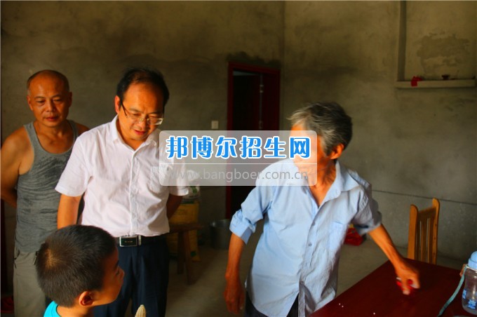 南充師范學(xué)校扶貧攻堅下實(shí)勁助農(nóng)脫貧見實(shí)效