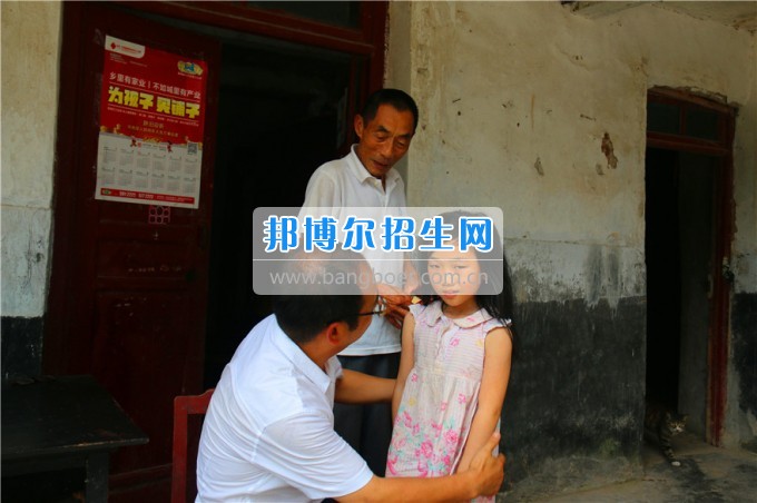 南充師范學(xué)校扶貧攻堅下實(shí)勁助農(nóng)脫貧見實(shí)效