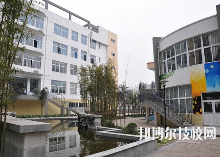 成都汽車職業(yè)技術學校2020年報名條件、招生要求、招生對象