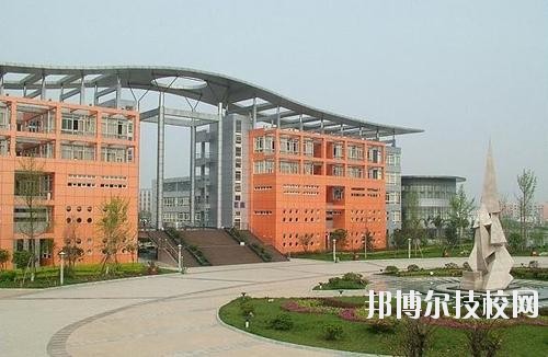 成都市中山職業(yè)技術(shù)學(xué)校2020年報(bào)名條件、招生要求、招生對(duì)象