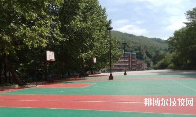 貴州現(xiàn)代經(jīng)濟(jì)學(xué)校2020年學(xué)費(fèi)、收費(fèi)多少