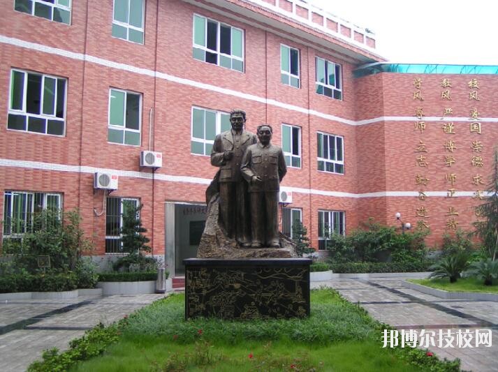 重慶渝中職業(yè)教育中心2020年報(bào)名條件、招生要求、招生對(duì)象