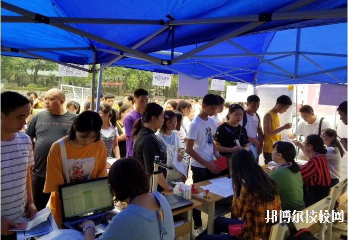 銅仁中等職業(yè)學(xué)校2020年報(bào)名條件、招生要求、招生對(duì)象