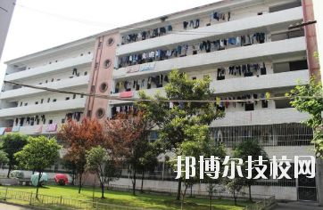 江西輕工業(yè)高級(jí)技工學(xué)校2020年報(bào)名條件、招生要求、招生對(duì)象