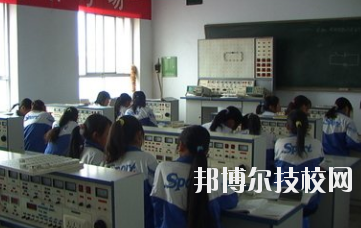 平?jīng)鲂畔⒐こ虒W(xué)校怎么樣、好不好
