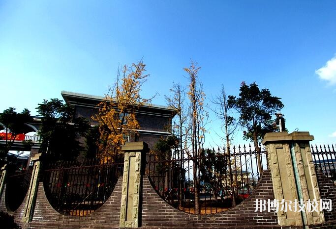 重慶財政學(xué)校2020年報名條件、招生要求、招生對象