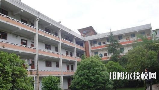 清鎮(zhèn)中等職業(yè)技術(shù)學(xué)校2020年報(bào)名條件、招生要求、招生對(duì)象