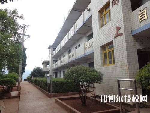 普定職業(yè)技術(shù)學(xué)校2020年報名條件、招生要求、招生對象