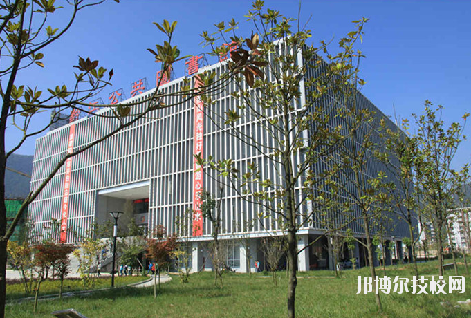 重慶黔江區(qū)民族職業(yè)教育中心2020年報名條件、招生要求、招生對象