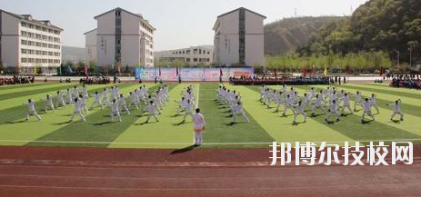 平?jīng)鰴C(jī)電工程學(xué)校2020年學(xué)費(fèi)、收費(fèi)多少