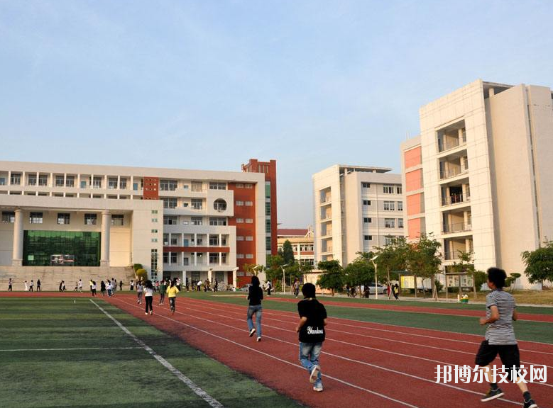 重慶青山工業(yè)技工學(xué)校怎么樣、好不好