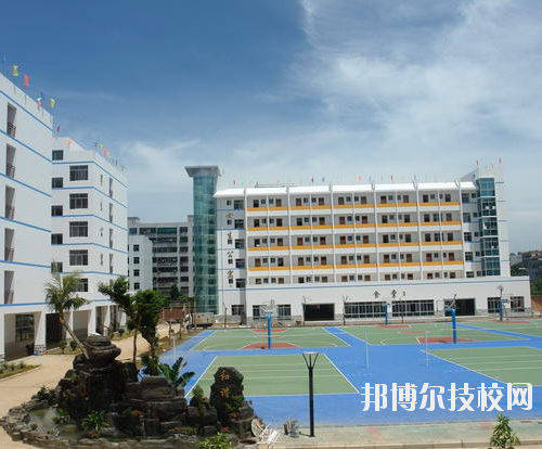 重慶萬州三峽服裝藝術(shù)學校2020年報名條件、招生要求、招生對象