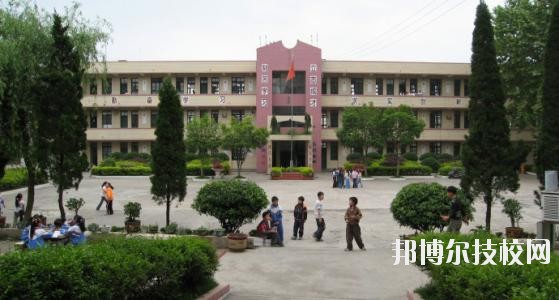 獨山中等職業(yè)學校2020年報名條件、招生要求、招生對象