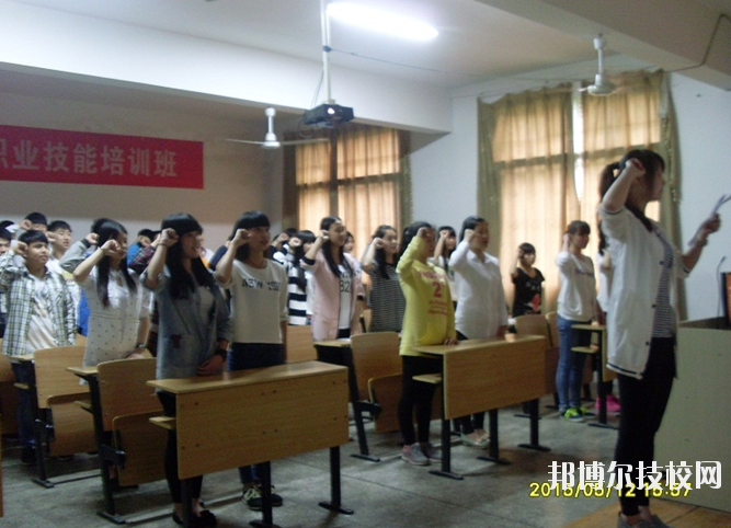 安源區(qū)職業(yè)中等專業(yè)學(xué)校2020年報(bào)名條件、招生要求、招生對象