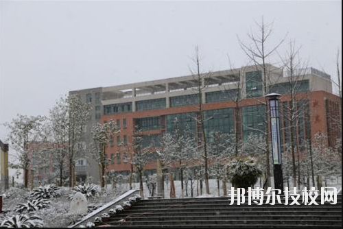 重慶榮昌職業(yè)教育中心2020年報(bào)名條件、招生要求、招生對象