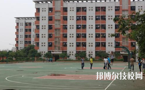 重慶大足職業(yè)教育中心2020年報(bào)名條件、招生要求、招生對(duì)象