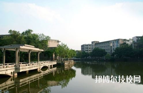 重慶紅春藤技工學(xué)校2020年報(bào)名條件、招生要求、招生對象
