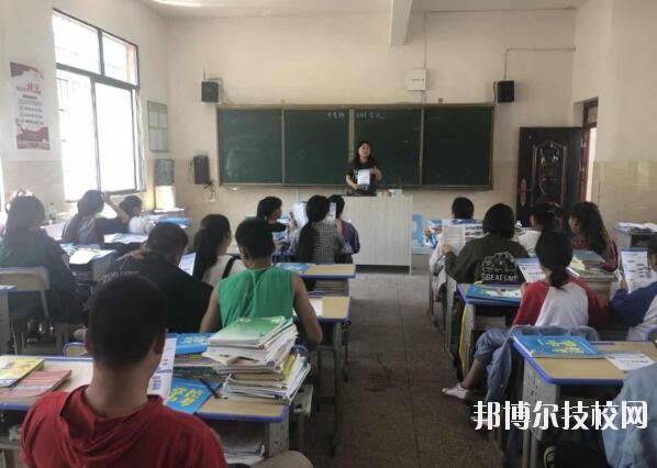 安順機(jī)械工業(yè)學(xué)校2020年報(bào)名條件、招生要求、招生對(duì)象