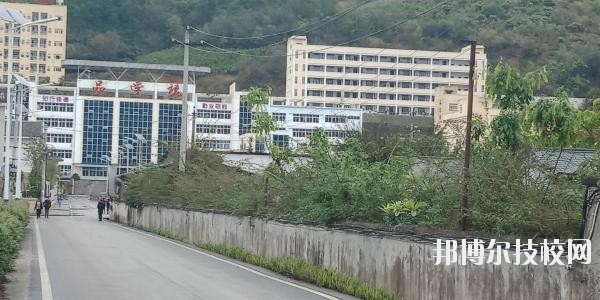 興義中等職業(yè)學(xué)校2020年報(bào)名條件、招生要求、招生對(duì)象