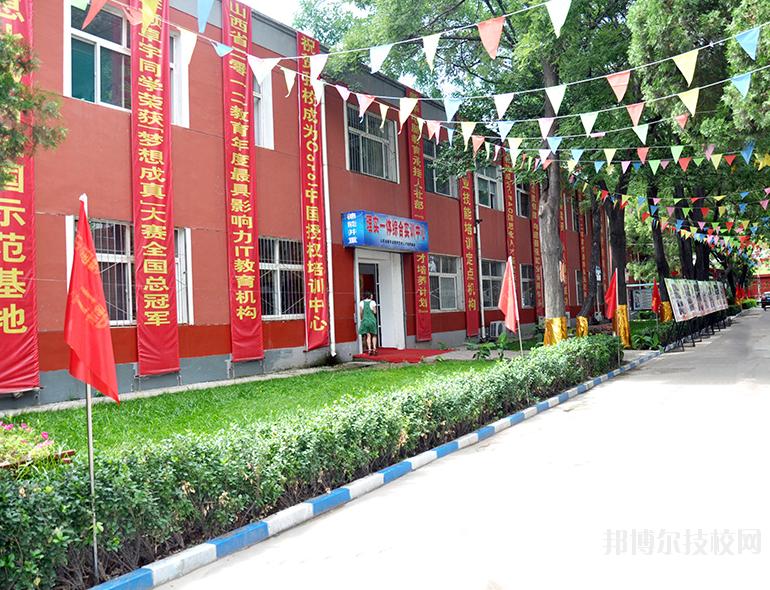重慶紡織技工學(xué)校2020年招生辦聯(lián)系電話(huà)
