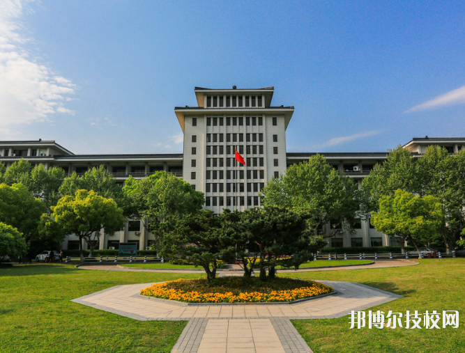 重慶旅游學(xué)校建勝分校2020年報(bào)名條件、招生要、招生對(duì)象求