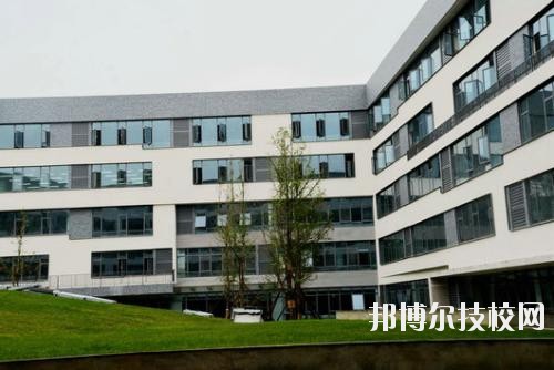 安龍職業(yè)技術學校2020年報名條件、招生要求、招生對象