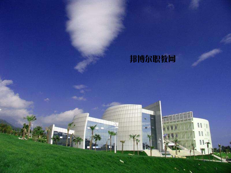 來鳳中等職業(yè)技術(shù)學(xué)校2020年報(bào)名條件、招生要求、招生對象