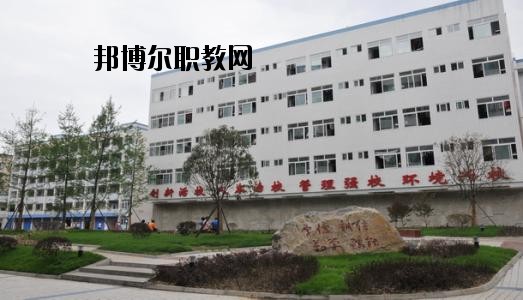南充數(shù)控工程學(xué)校2020年報(bào)名條件、招生要求、招生對象