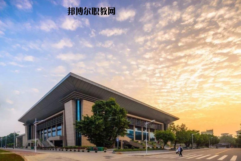 咸寧生物機(jī)電工程學(xué)校2020年報(bào)名條件、招生要求、招生對象