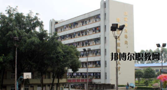 廣西梧州商貿(mào)學(xué)校2020年報名條件、招生要求、招生對象 