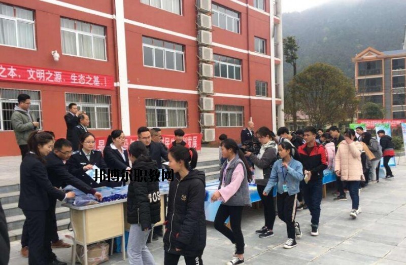 錦屏中等職業(yè)技術(shù)學(xué)校2020年報(bào)名條件、招生要求、招生對象